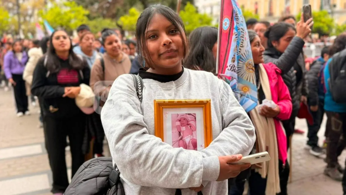 Historias del Milagro: la conmovedora peregrinación de una joven de 22 años que camina por su bebé fallecido